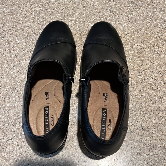 Women’s CLARKS Size 7.5 - Picture 4 of 5